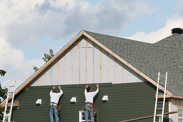 Professional Siding Installation technician working in Carlisle, OH